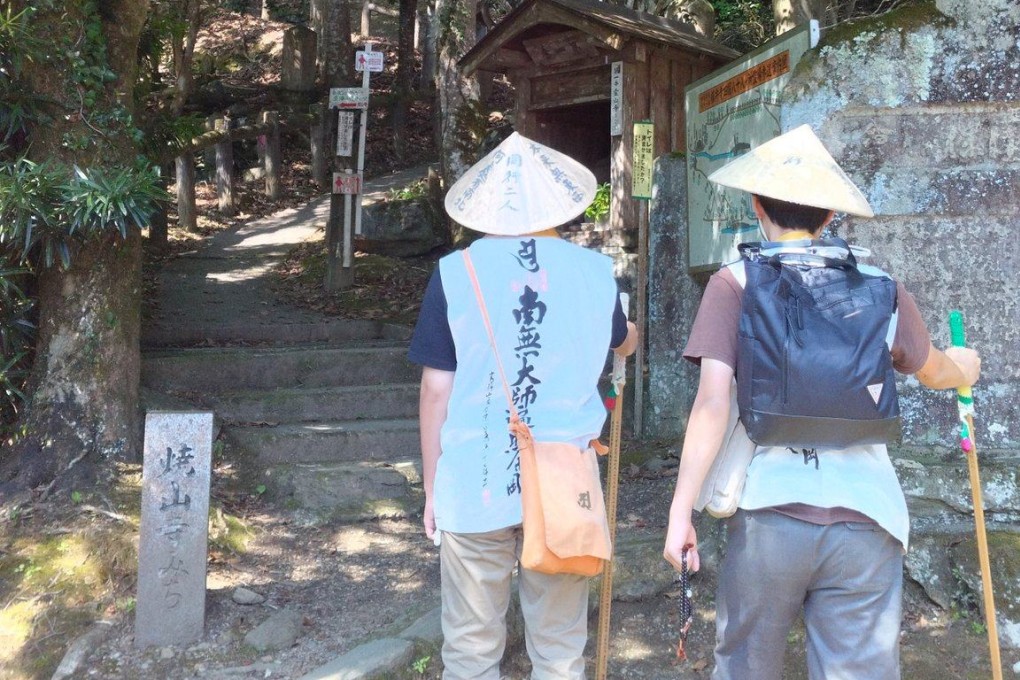 Pilgrims on the Shikoku Pilgrimage for hikikomori in Japan, via a project by Chiba-based NPO New Start. Photo: X/@henrohouse