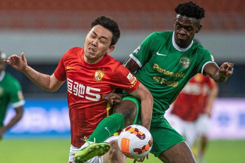 Zhejiang Professional’s Donovan Ewolo (right) battles for the ball with a Guangzhou player during a Chinese Super League fixture in 2022 Photo: Xinhua