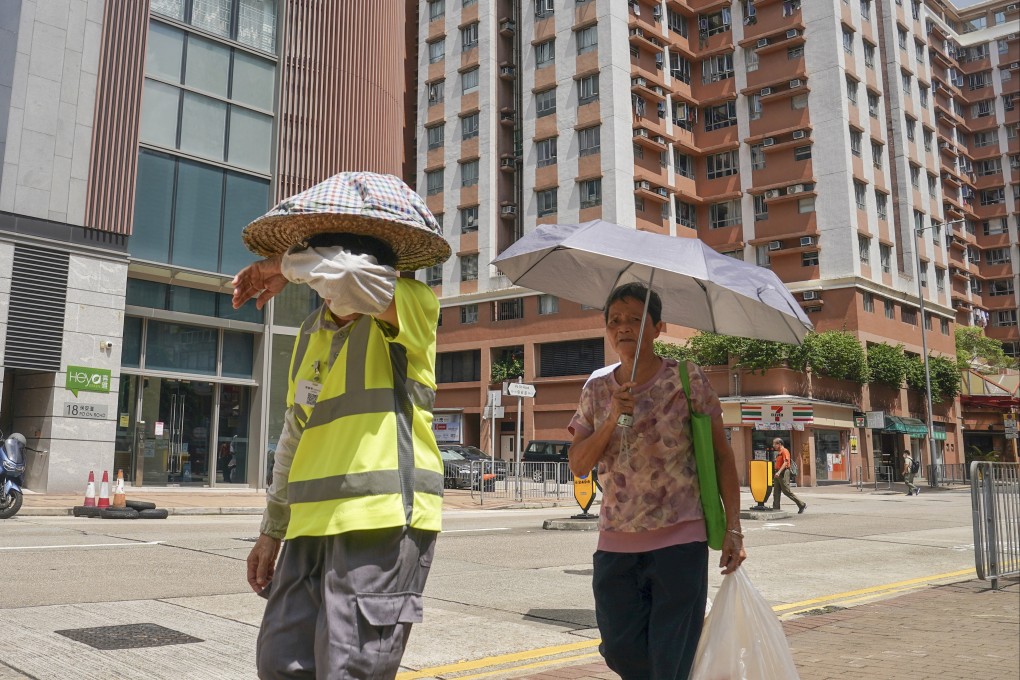 An NGO has urged Hong Kong authorities to expand measures to better protect outdoor cleaners from heatstroke. Photo: Elson Li