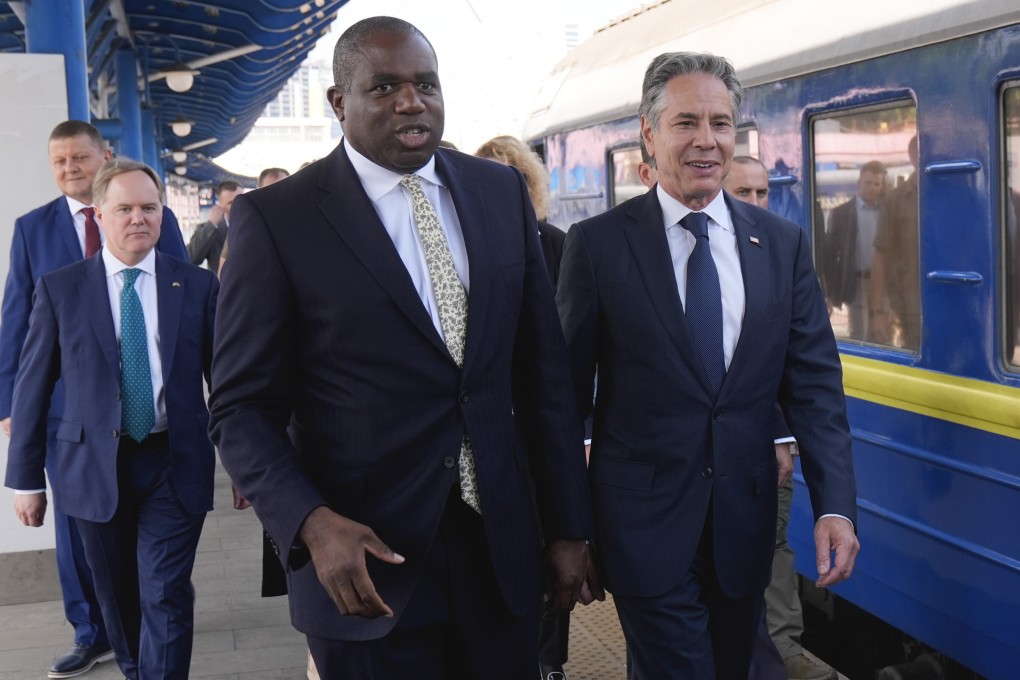 US Secretary of State Antony Blinken (right) and British Foreign Secretary David Lammy arrive at the train station in Kyiv, Ukraine, on Wednesday. Photo: AP