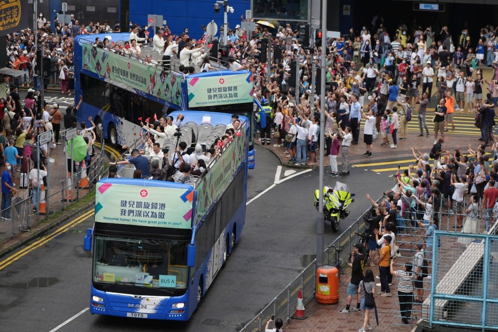 A large crowd greets members of the Hong Kong Olympic delegation outside Tai Wai Station during a bus-top parade on August 21. Photo: Eugene Lee