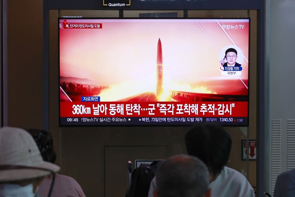 People watch the news at a station in Seoul, South Korea, According to South Korea’s Joint Chiefs of Staff, North Korea launched several ballistic missiles into the East Sea on September 12. Photo: EPA-EFE