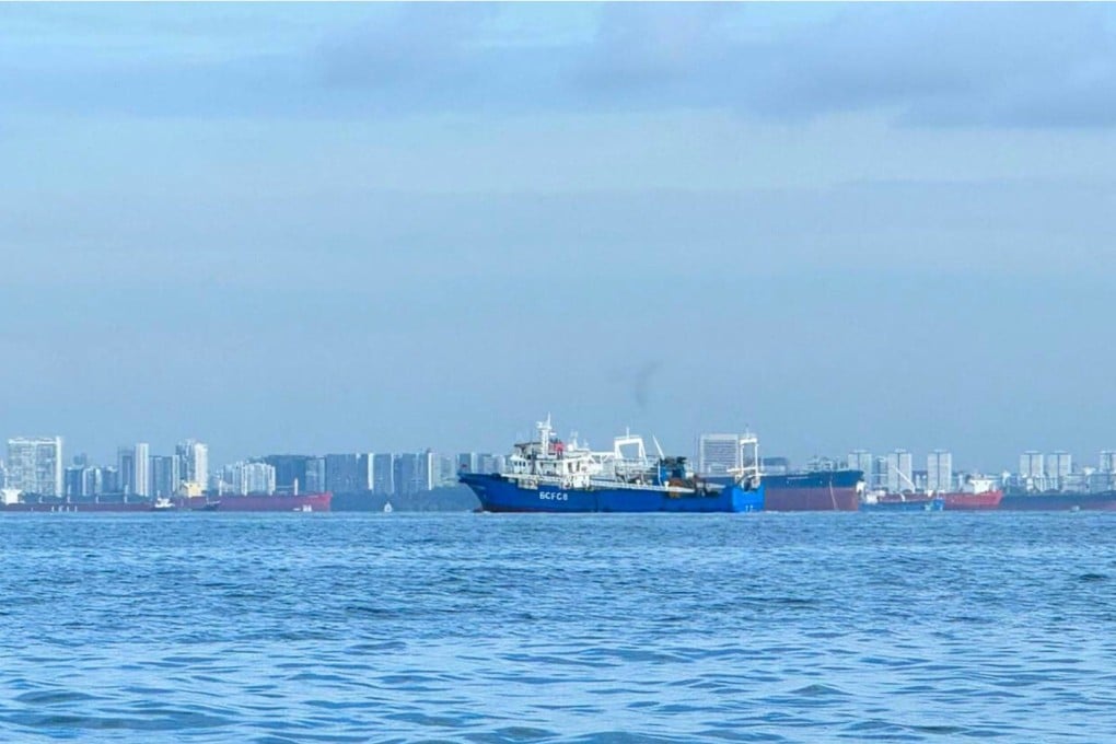 The Indonesian coastguard (Bakamla) said it had spotted five Chinese-flagged fishing vessels on Tuesday anchored around waters located 22 nautical miles (40.7km) north of Tanjung Berakit. Photo: X/Official Indonesia Coast Guard (IDNCG)