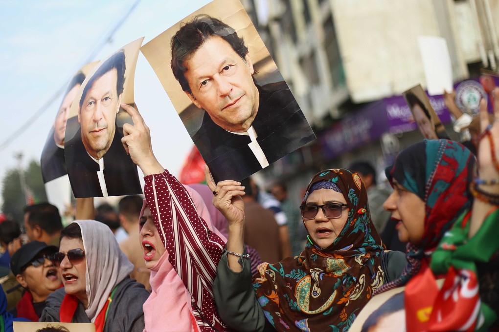 Holding photos of ousted prime minister Imran Khan, supporters of the Pakistan Tehreek-e-Insaf party gather to protest against alleged rigging in the general elections, in Karachi, Pakistan, on March 10. Photo: EPA-EFE