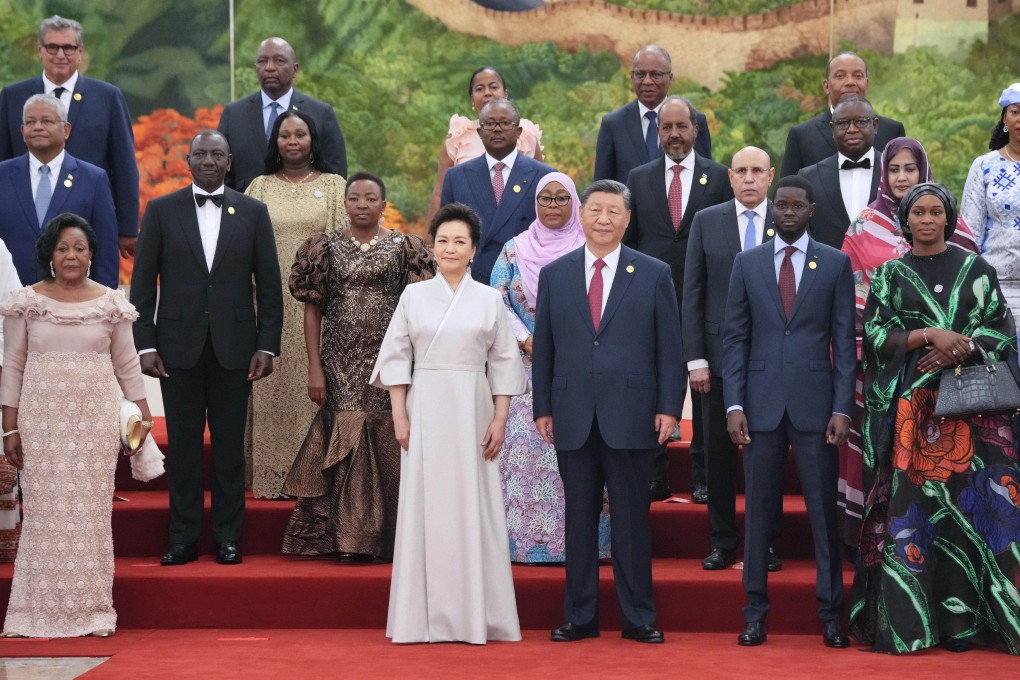 Chinese President Xi Jinping and his wife Peng Liyuan pose for a group photo with participants in the Forum on China-Africa Cooperation, at the Great Hall of the People in Beijing, on September 4. Photo: Kyodo