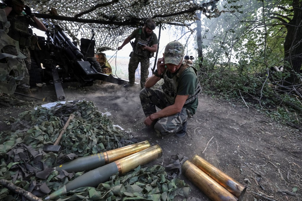 Members the National Guard of Ukraine fire a howitzer towards Russian troops near Pokrovsk, Donetsk region, on September 5. Photo: Reuters