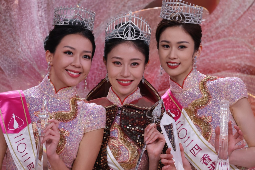 Miss Hong Kong Ellyn Ngai is flanked by first runner-up Emily Leung (left)  and second runner-up Amina Yeung. Photo: Dickson Lee