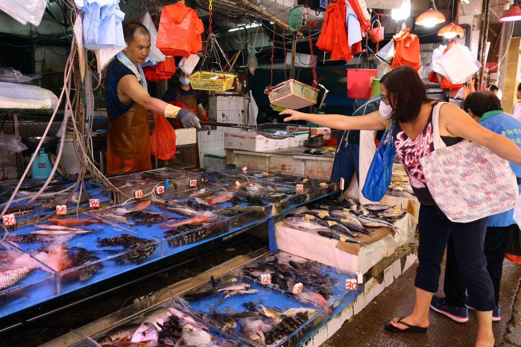 Members of the public should wear gloves when touching or handling raw freshwater fish, the Centre for Health Protection says. Photo: Dickson Lee