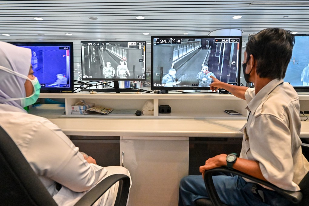 Members of staff at Kuala Lumpur International Airport monitor passengers’ body temperature using a thermal camera on August 28. Photo: Xinhua