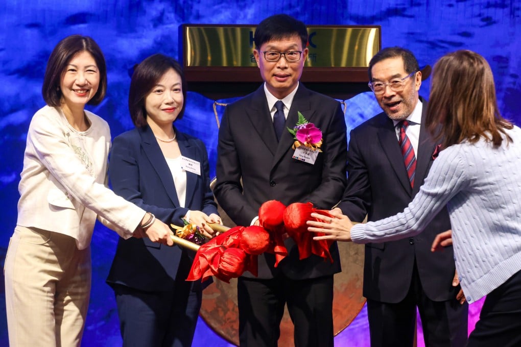(L to R) HKEX CEO Bonnie Chan, Midea’s CFO Zhong Zheng, Chairman and CEO Fang Hongbo, and HKEX Chairman Carlson Tong, during Midea Group’s listing ceremony at HKEX on 17 September 2024. Photo: Jonathan Wong