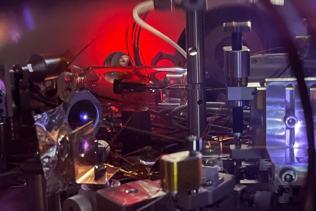 A vacuum ultraviolet frequency comb is a laser device that “acts like a ruler for light”, in the words of Chinese graduate student Zhang Chuankun. Photo: Ye Labs, JILA, NIST and the University of Colorado Boulder