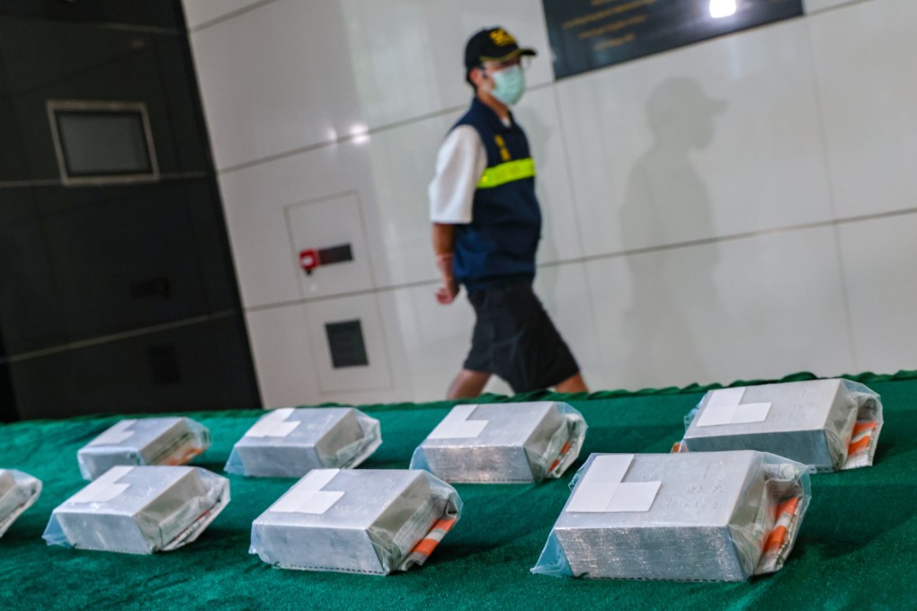 Customs displays the HK$10 million worth of platinum bars at its headquarters in North Point. Photo: Jelly Tse