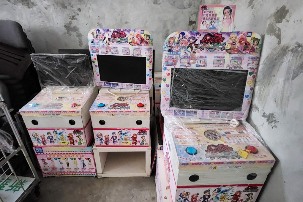A reseller has shared images of items going up for bidding, with many of the toys believed to have come from Oriental Trading Company Hong Kong Limited. Photo: Facebook/大福行夜冷