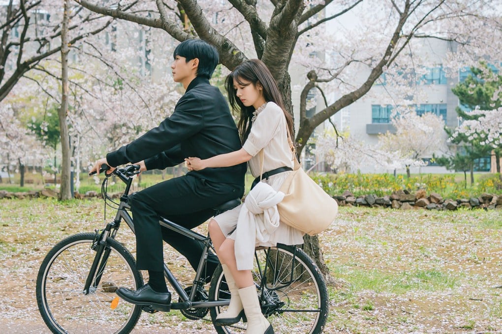 Jung Hae-in as Choi Seung-hyo (left) and Jung So-min as Baek Seok-ryu in a still from Netflix drama Love Next Door. Kim Ji-eun and Yoon Ji-on co-star.