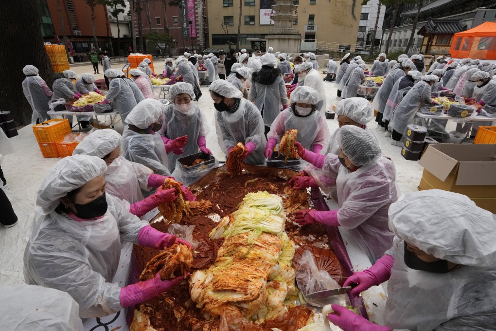 Buddhist monks and Buddhists make kimchi at Jogye temple in Seoul. Photo: AP