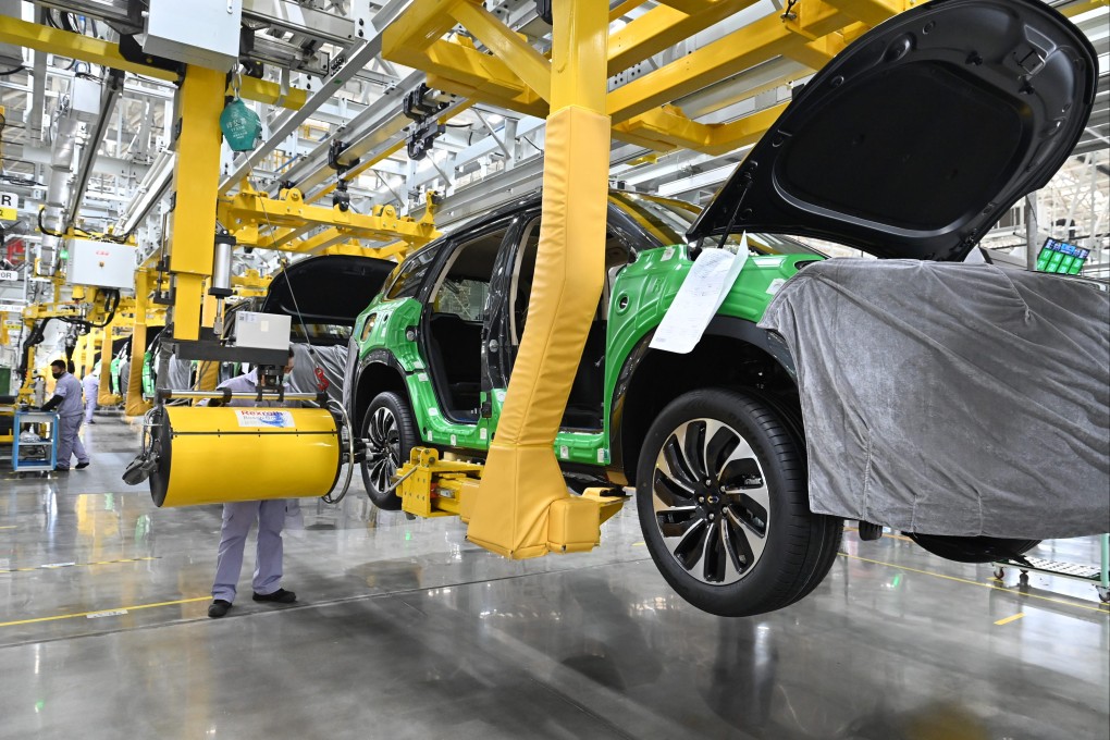 Workers seen assembling the Seres Aito M7 electric SUV in Chongqing. Photo: Getty Images
