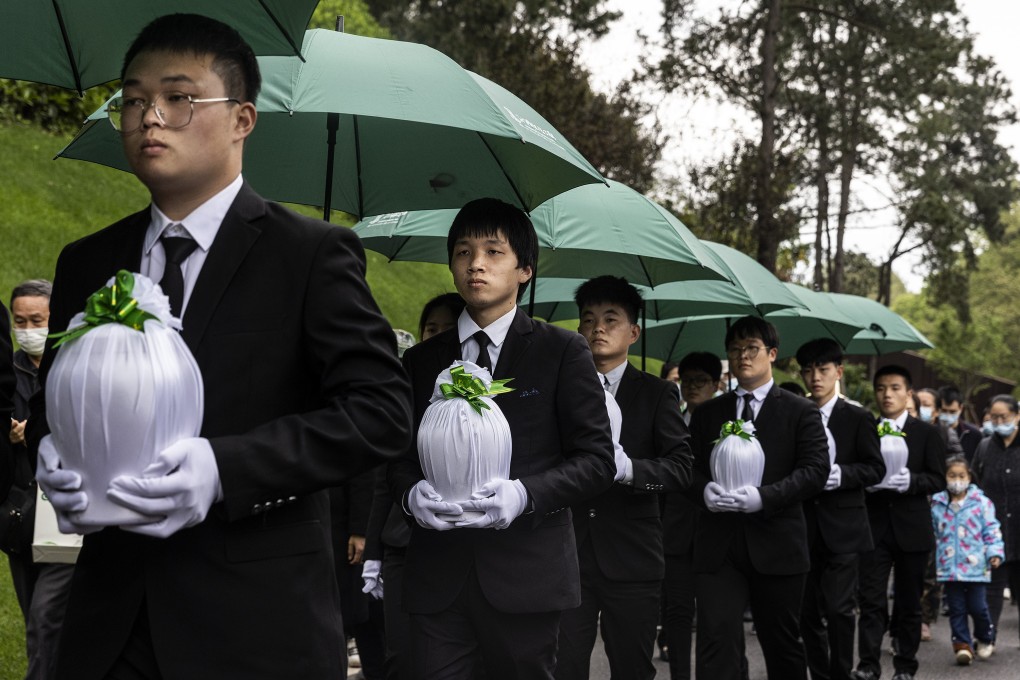 Employees attend an eco-friendly collective funeral in Wuhan. Photo: Getty Images