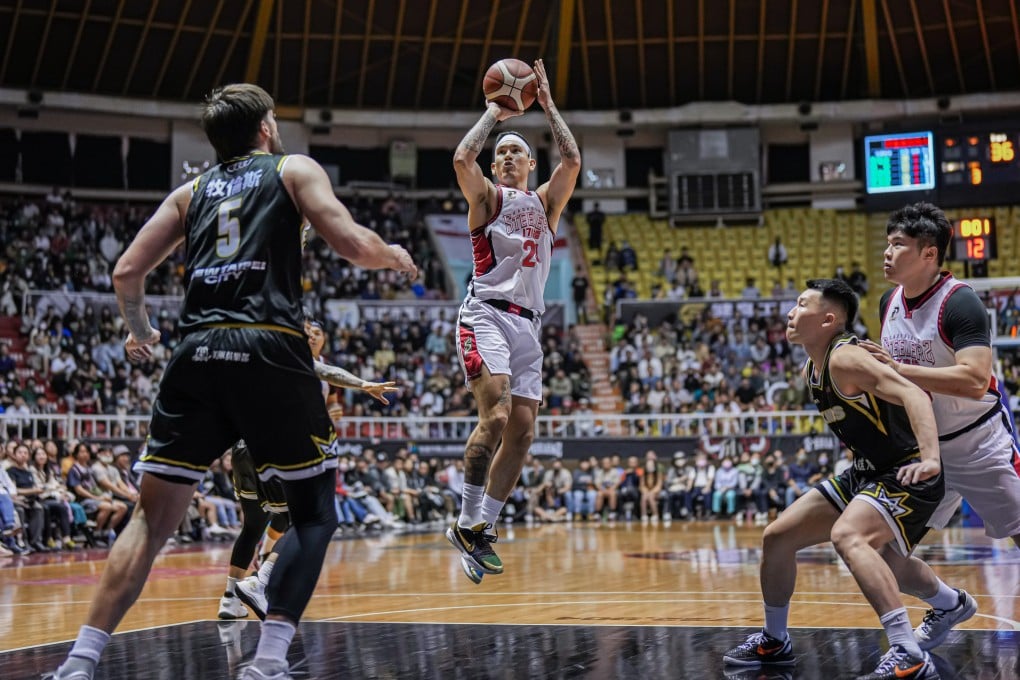 Glen Yang (centre) in action for the Kaohsiung 17LIVE Steelers in the Taiwanese P. League+ last year. Photo: Handout