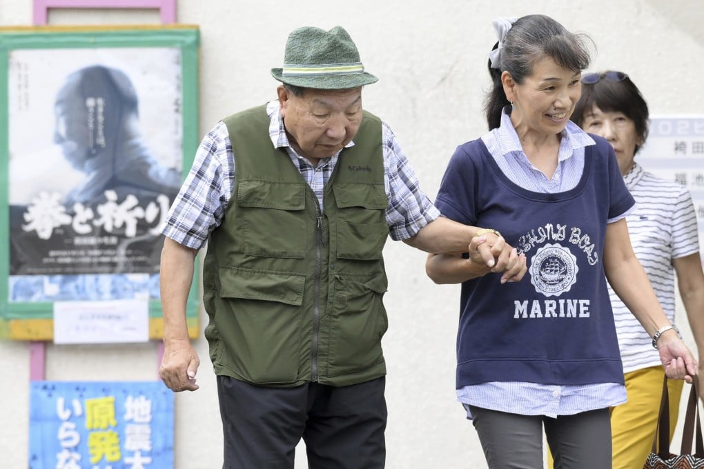 Iwao Hakamada (left) goes for a walk in Hamamatsu, Japan’s Shizuoka prefecture, on September 25. Photo: Kyodo News via AP