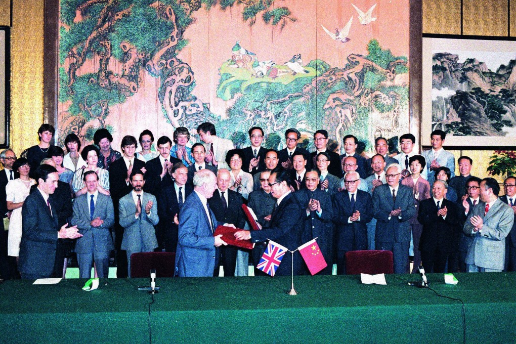 Richard Evans (left), the British ambassador to China, and Zhou Nan (right), chairman of the Chinese negotiating team, exchange documents at the initialling of the Sino-British draft agreement on September 26, 1984. Photo: P. Y. Tang