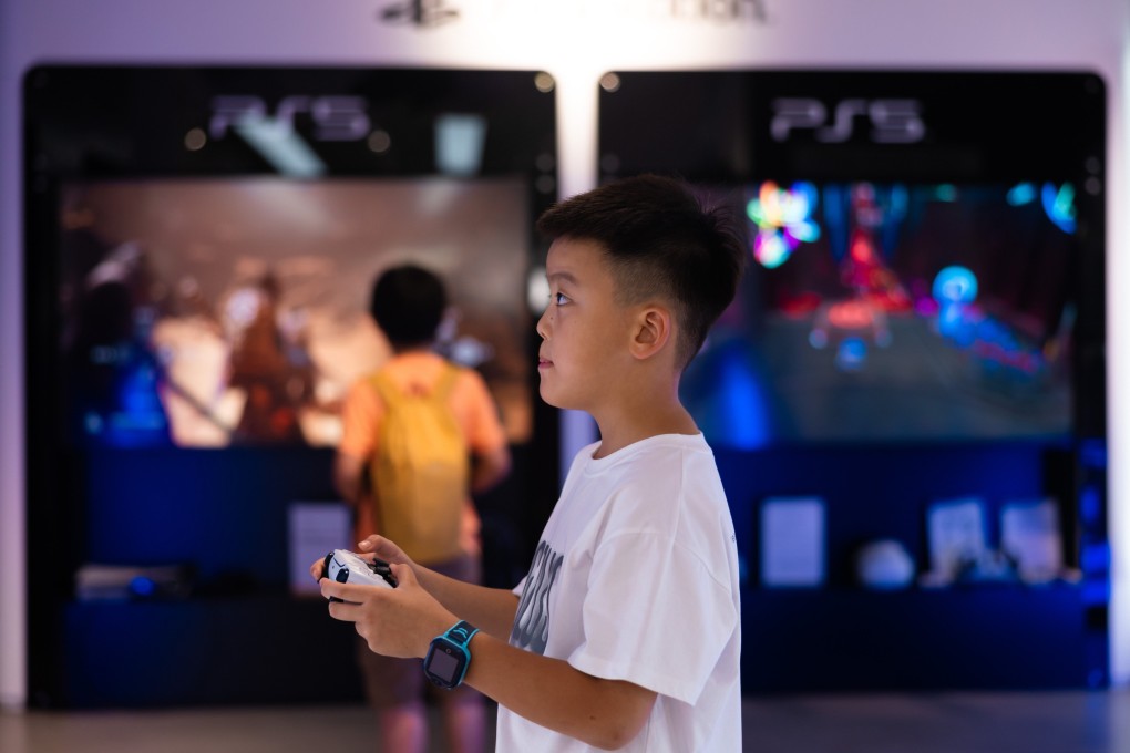 A boy plays the video game Black Myth: Wukong in a Sony store in Shanghai on August 26, 2024. Photo: EPA-EFE