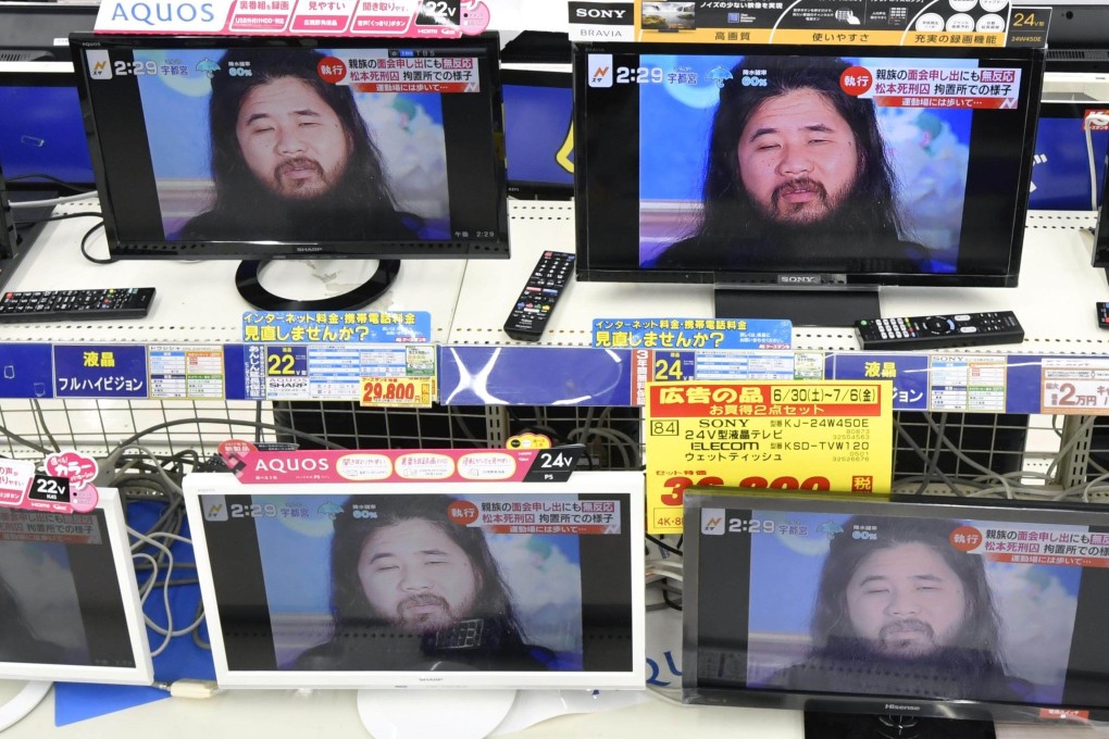 Televisions in Japan show news of Shoko Asahara’s execution in 2018. His Aum Shinrikyo cult could have produced enough sarin gas to kill millions, investigators said. Photo: Kyodo