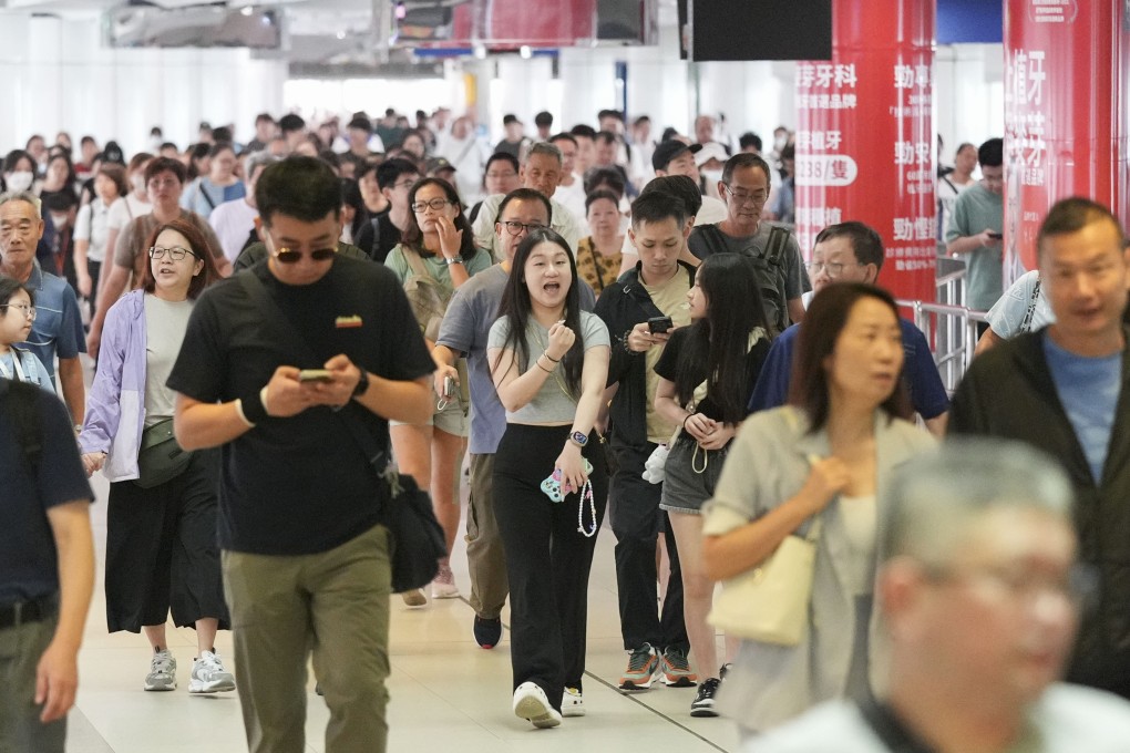Hongkongers head to Shenzhen via Lo Wu station on the National Day holiday. Photo: Eugene Lee