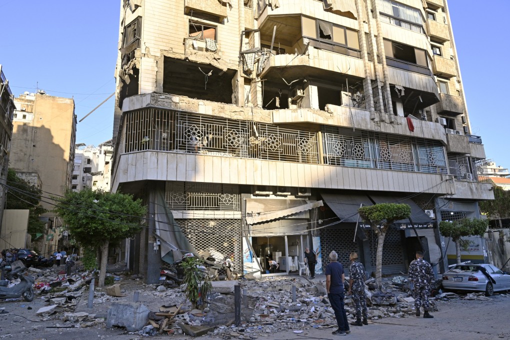 Lebanese soldiers and local residents inspect a damaged building following an Israeli strike in central Beirut’s Bachoura neighbourhood. Photo: EPA-EFE
