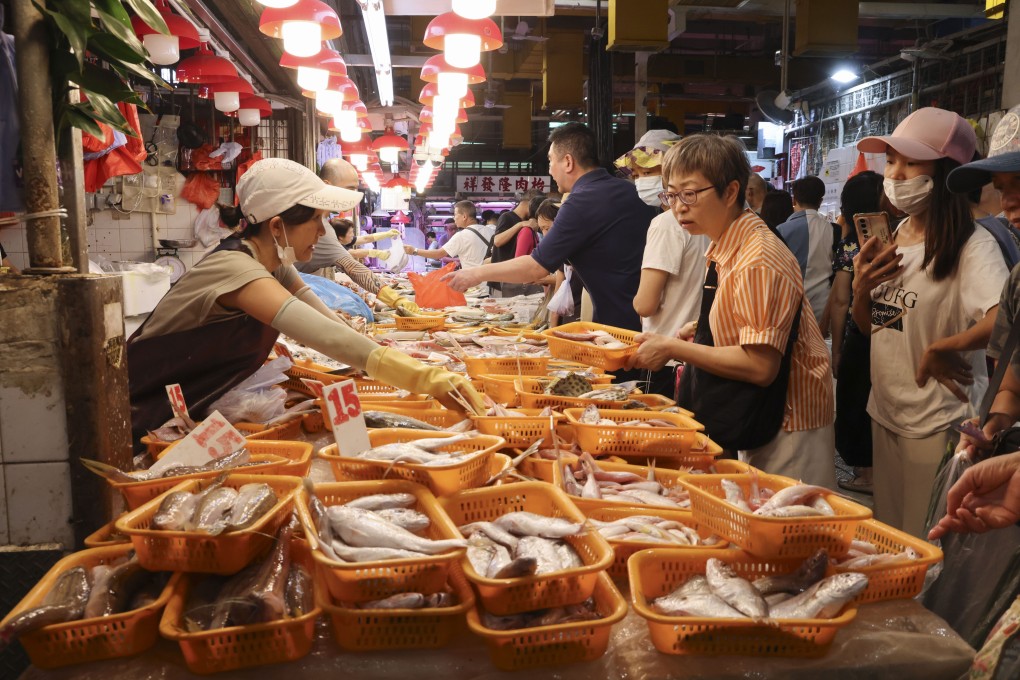 The Centre for Health Protection has urged people to wear gloves and pay attention when handling raw freshwater fish. Photo: Jelly Tse