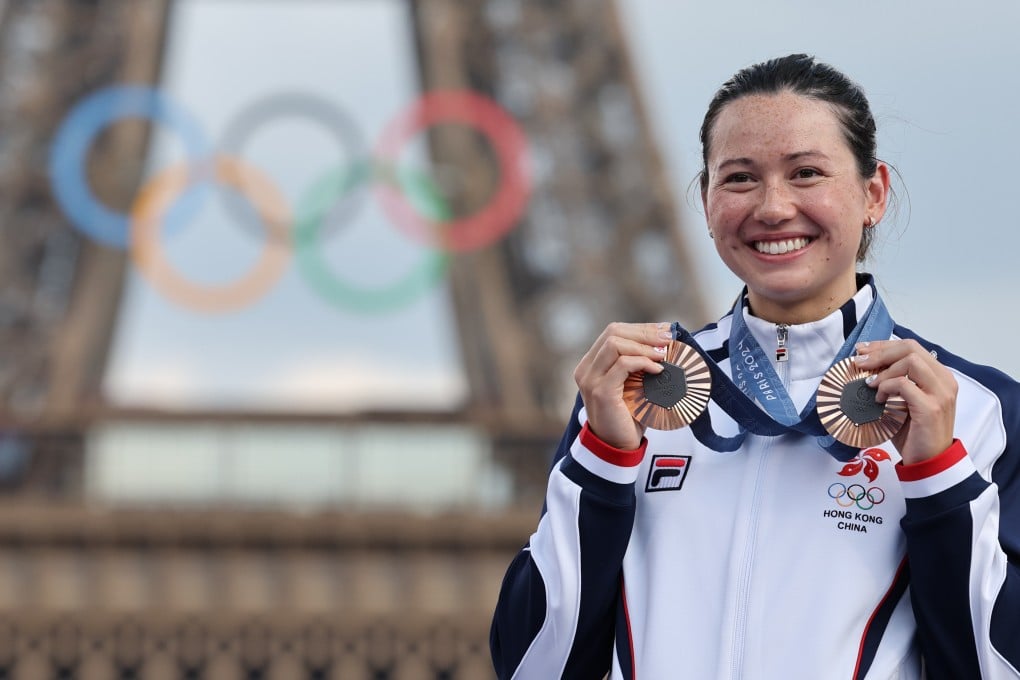 Siobhan Haughey of Hong Kong poses with the two bronze medals she won at the Paris Olympics. Photo: Xinhua
