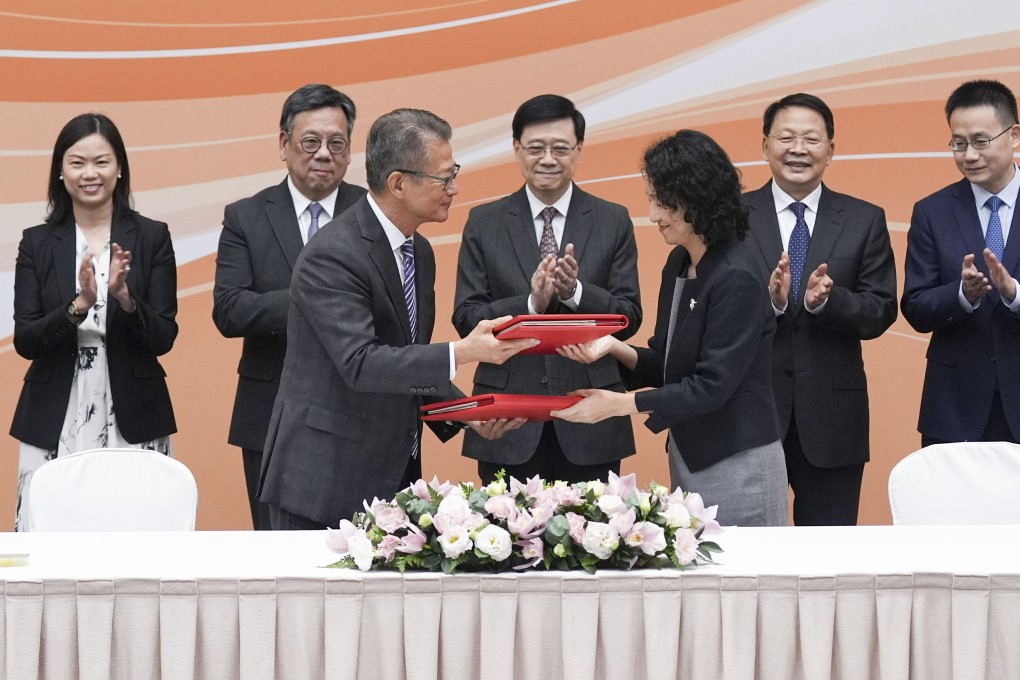 Finance minister Paul Chan (front row, left) and Ministry of Commerce deputy international trade representative Li Yongjie (front row, right) at the signing on Wednesday. Photo: Eugene Lee