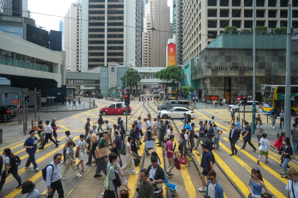 Hong Kong consumers expressed mixed views about their financial
outlook, according to a TransUnion survey. Photo: Sam Tsang