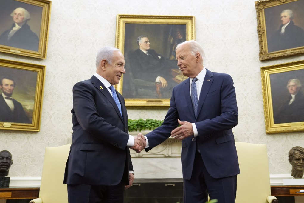 US President Joe Biden (right) shakes hands with Israeli Prime Minister Benjamin Netanyahu in the Oval Office of the White House in Washington on July 25, 2024. Photo: AP