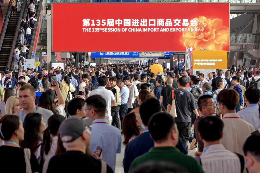 Buyers and exhibitors at the Canton Fair in April. Photo: China News Service