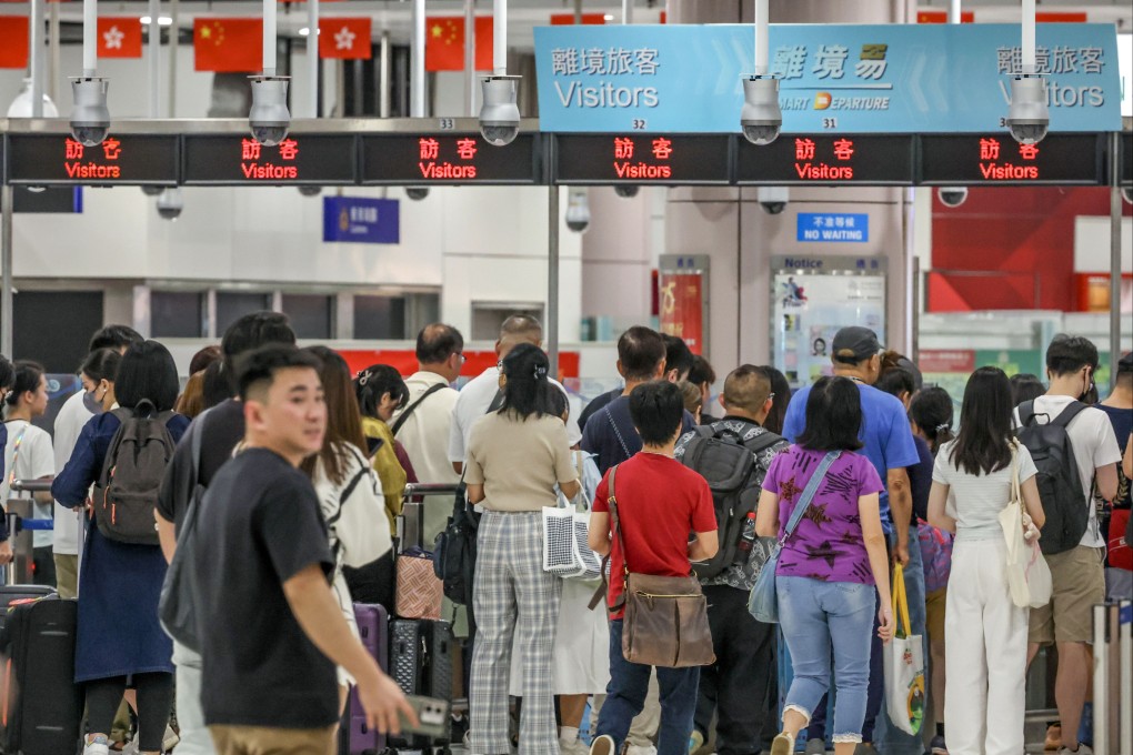 Passengers at the Lok Ma Chau checkpoint heading to Shenzhen during the Chung Yeung Festival. Photo: Dickson Lee