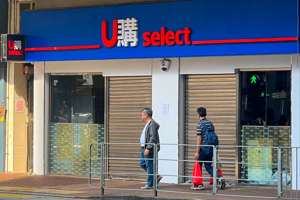 Several Hong Kong branches of Uselect on Sunday displayed signs notifying customers they would be closing by the end of October. Photo: Handout