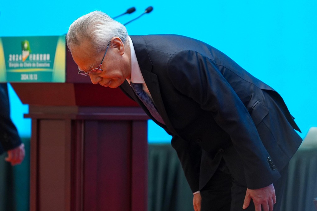 Sam Hou-fai bows to the Election Committee as he is named city leader. Photo: Eugene Lee