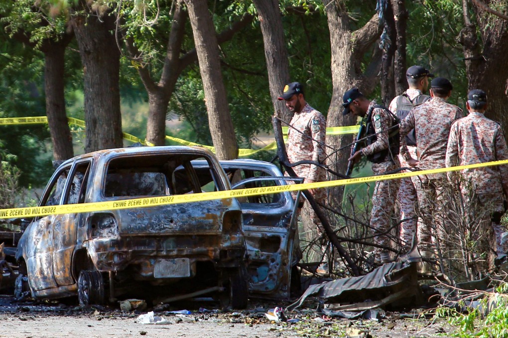 Security officials inspect the scene of a blast outside Jinnah International Airport in Karachi, Pakistan, on October 7. Photo: EPA-EFE