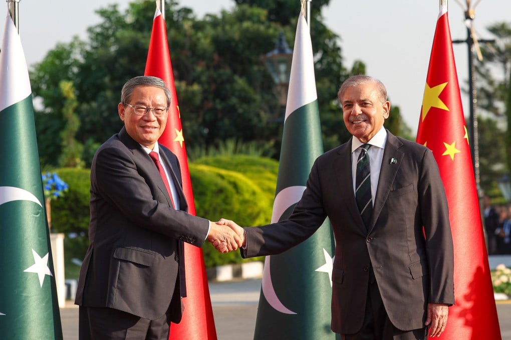 Chinese Premier Li Qiang with Pakistani Prime Minister Shehbaz Sharif in Islamabad on Tuesday. Photo: Xinhua