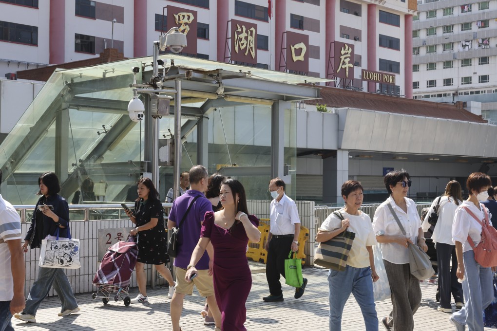 People at the Lo Wu border in Shenzhen. Residents who are travelling to the mainland for business, tourism and leisure can apply for multiple-entry visas valid for up to five years, authorities have said. Photo: Edmond So