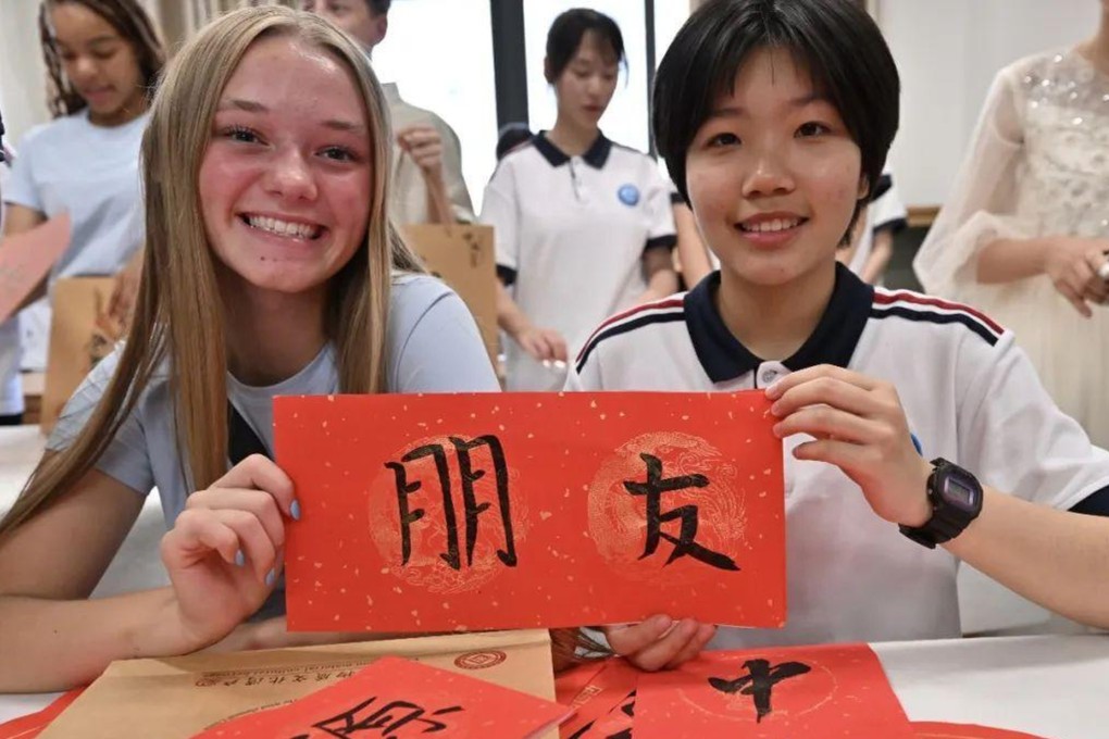 An American student on exchange with a Chinese student at a school in Fuzhou, Fujian province, on July 17. The Chinese characters read “friends”. Photo: Weibo