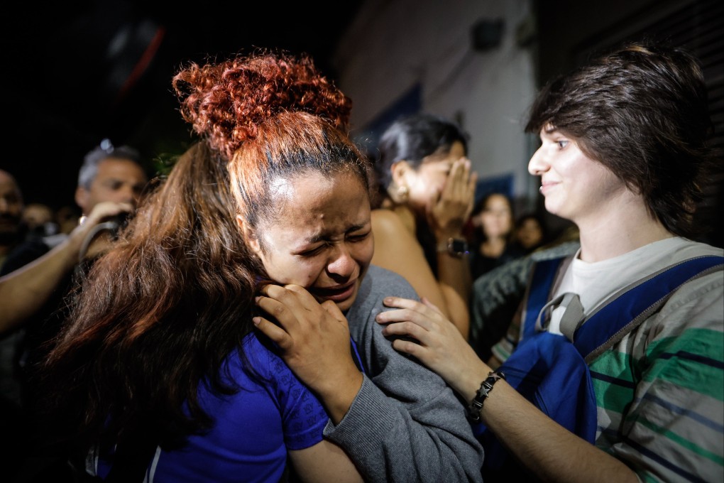 Fans of One Direction singer Liam Payne react after his death, in Buenos Aires, Argentina, on October 16, 2024. Photo: EPA-EFE