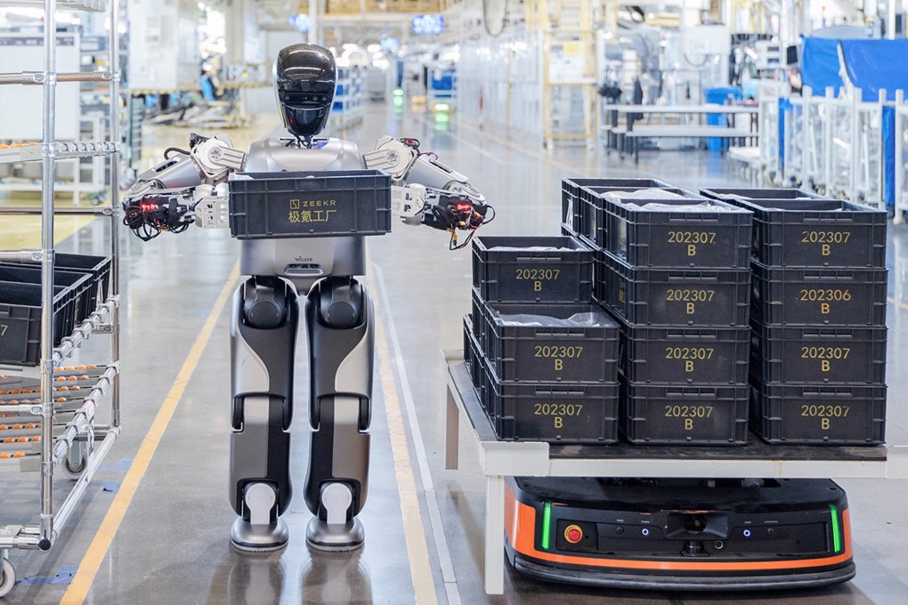 An earlier version of UBTech’s humanoid robot moves a heavy load onto an automated guided vehicle at Zeekr’s 5G-enabled smart factory in Ningbo, Zhejiang province. Photo: VCG via Getty Images