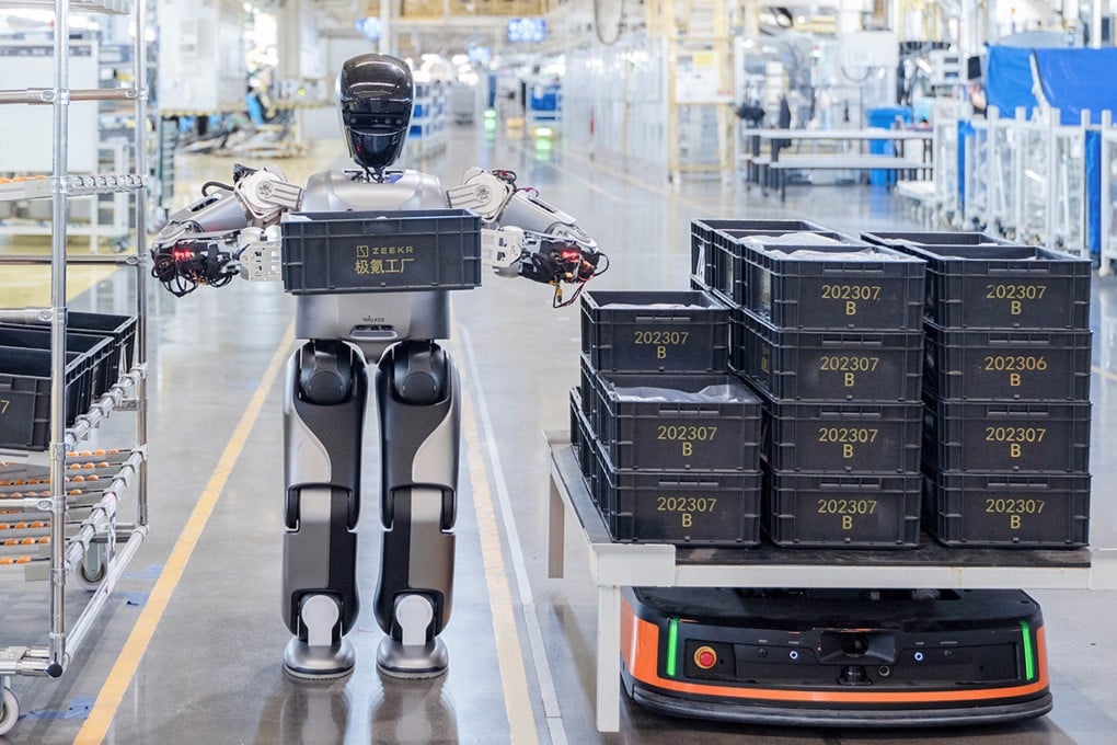 An earlier version of UBTech’s humanoid robot moves a heavy load onto an automated guided vehicle at Zeekr’s 5G-enabled smart factory in Ningbo, Zhejiang province. Photo: VCG via Getty Images