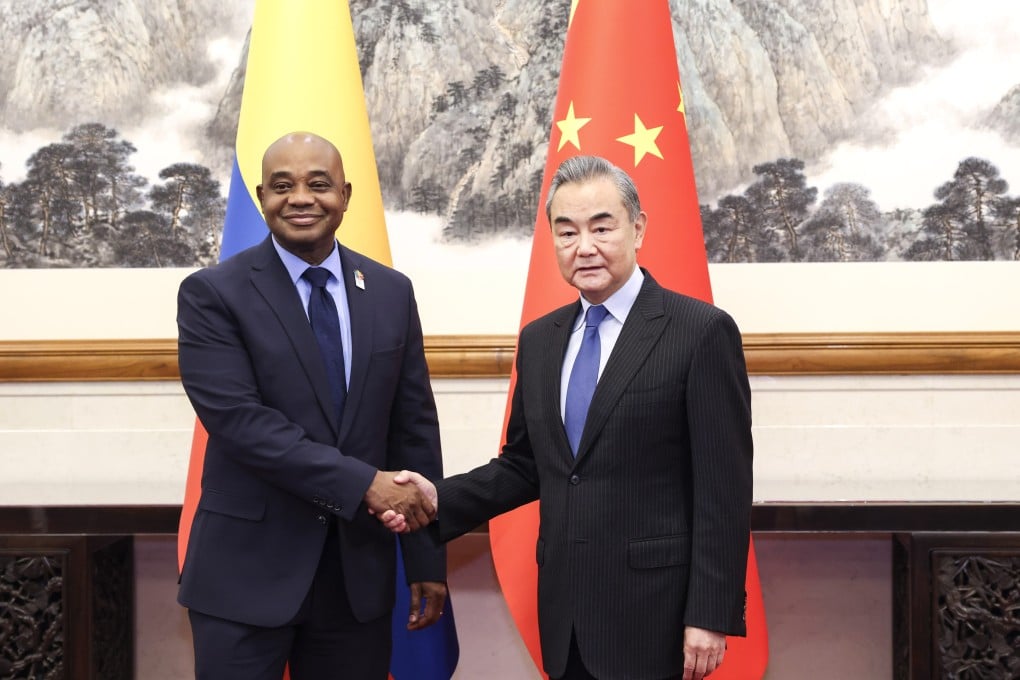 Colombian Foreign Minister Luis Gilberto Murillo (left) poses for a photo with Chinese Foreign Minister Wang Yi in Beijing on October 10. Photo: Xinhua