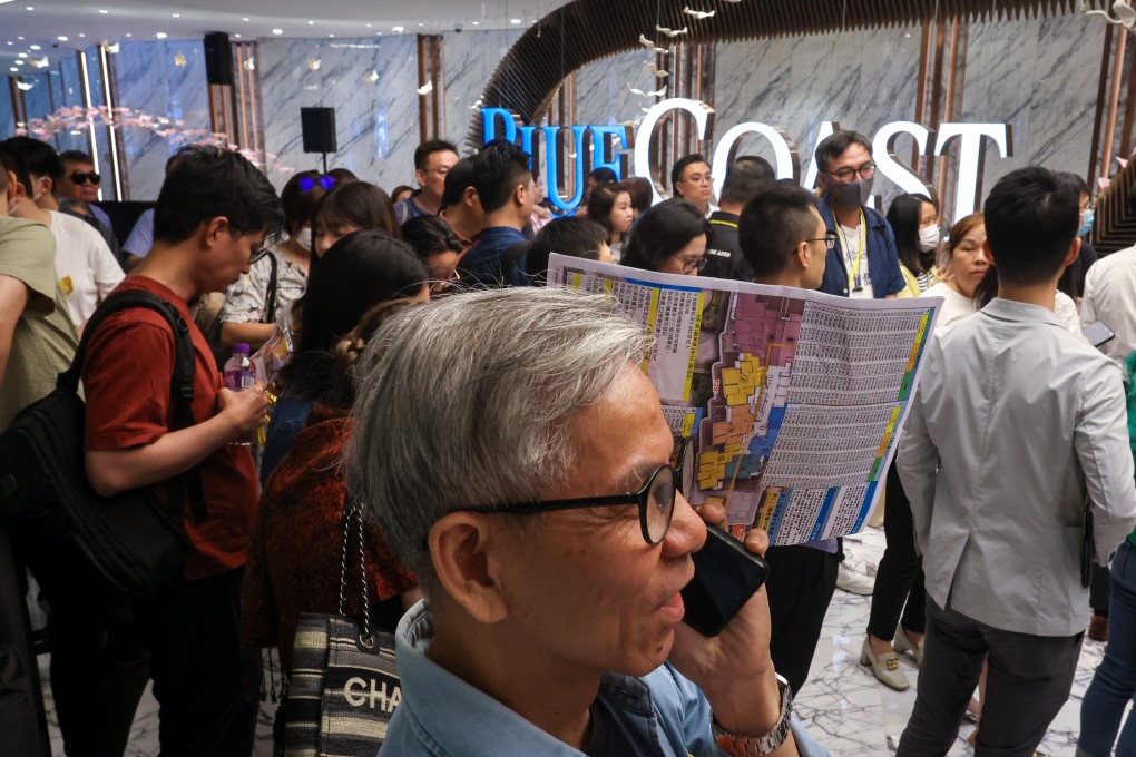 Homebuyers queued for the Blue Coast ll apartments at Fortune Metropolis in Hung Hom on 19 October 2024. Photo: Jonathan Wong