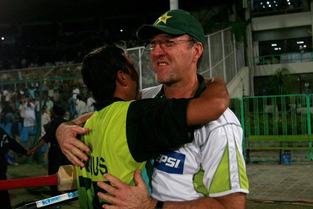 Geoff Lawson (right) hugged by teammate Younis Khan after their victory against India during the ninth Asia Cup one-day tournament in Karachi in 2008. Photo: Reuters