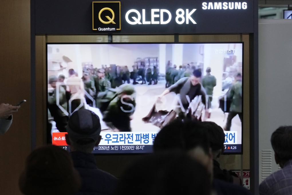 A TV screen in Seoul shows an image of soldiers believed to be from North Korea receive supplies from Russia. Photo: AP