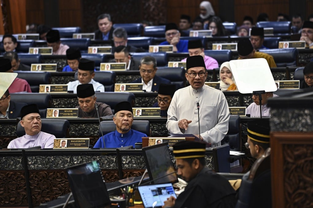Malaysia’s Prime Minister Anwar Ibrahim (right) delivers the 2025 budget speech at parliament in Kuala Lumpur on October 18. Photo: Malaysia Department of Information via AP