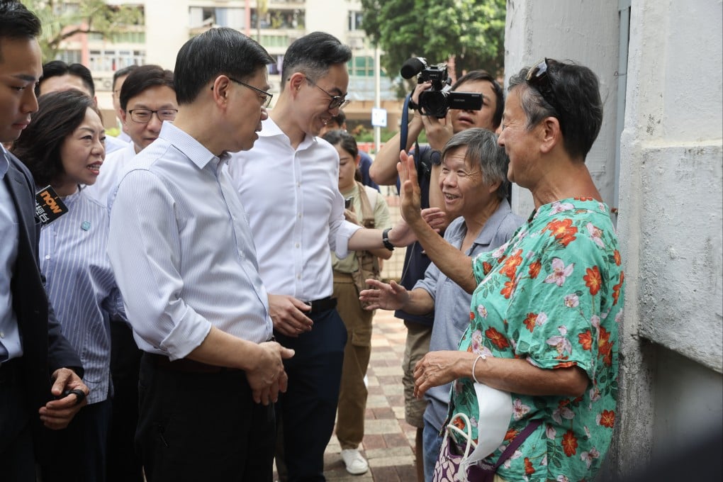Chief Executive John Lee Ka-chiu speaks with elderly residents at Lek Yuen Estate in Sha Tin, on September 28. Photo: Edmond So